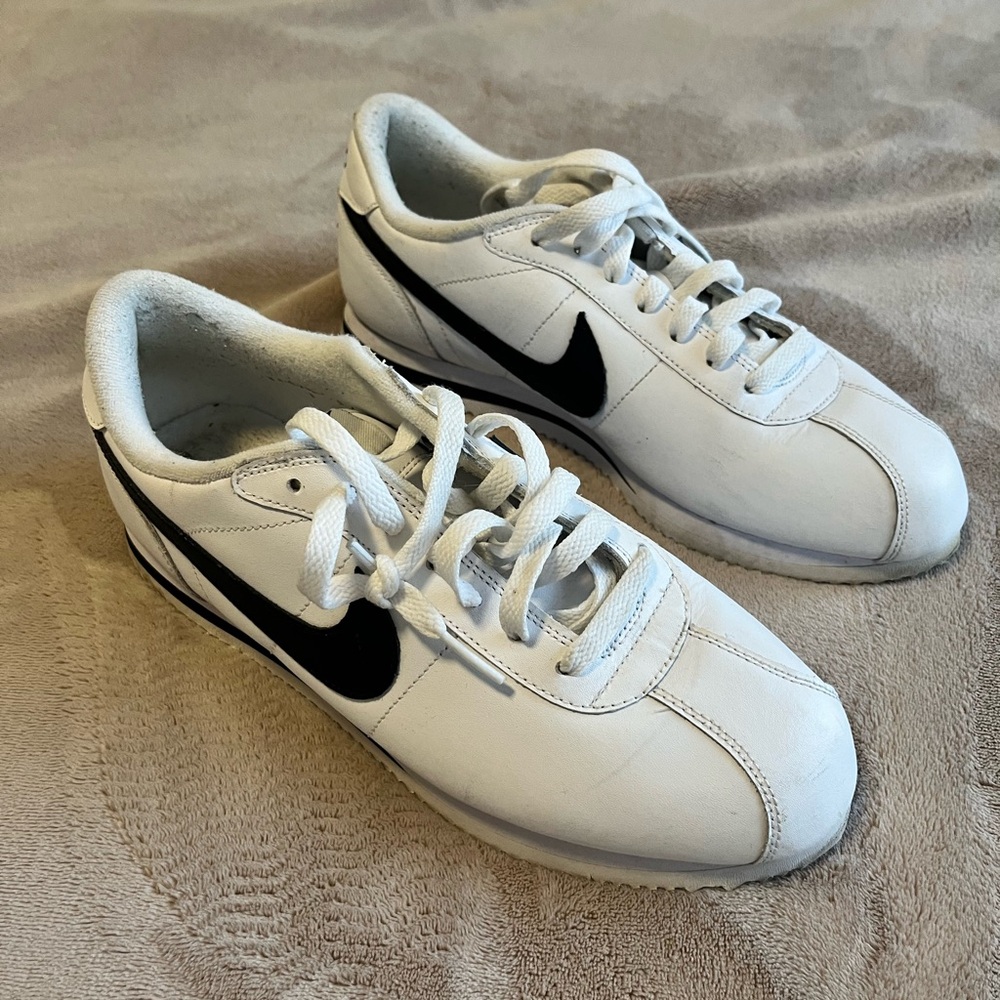 Nike Classic White and Black Trainers